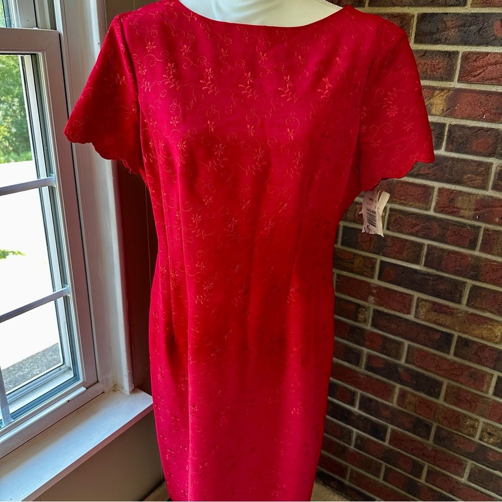 Robbie Bee Elegant Red Dress Embroidered Flowers Holiday Keyhole Back Date Night